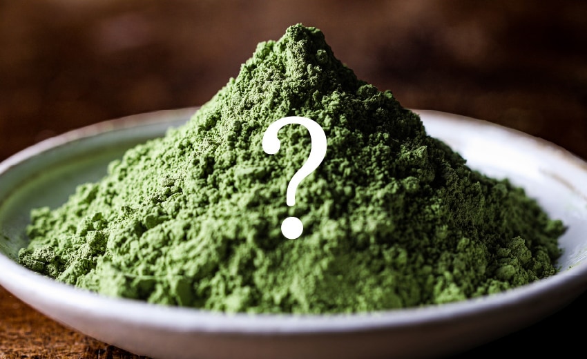 写真：桑の葉の粉末の上に？マーク